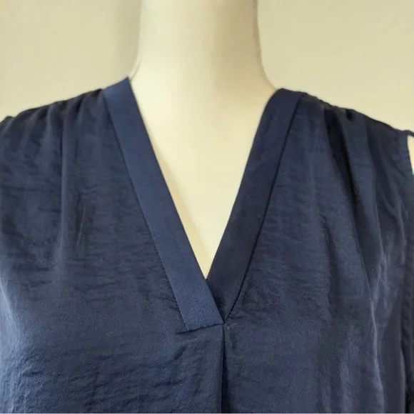 Vince Camuto Blue Sleeveless Blouse - Picture 2 of 8